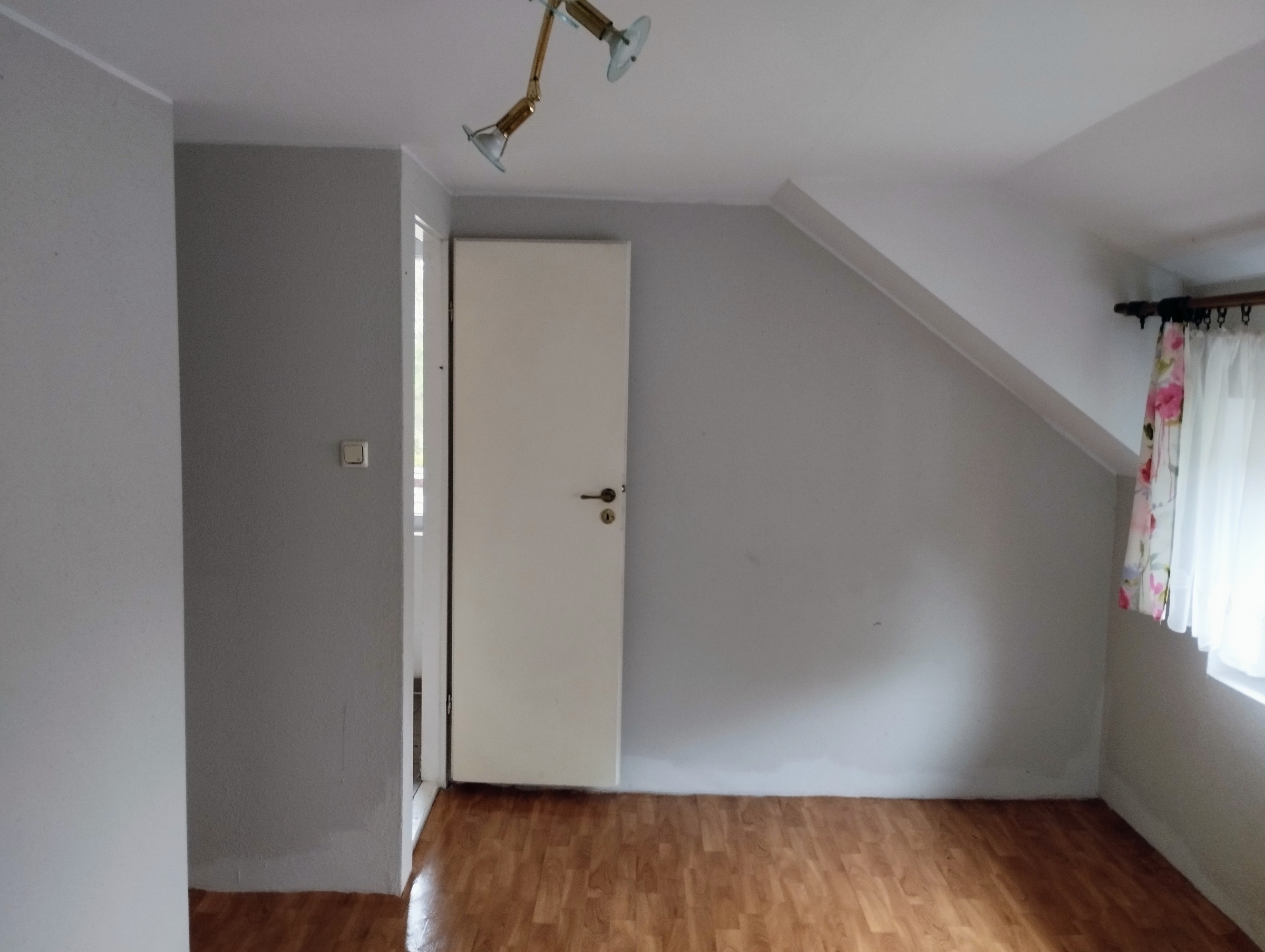Stan wyjściowy poddasza przed pracami wykończeniowymi.