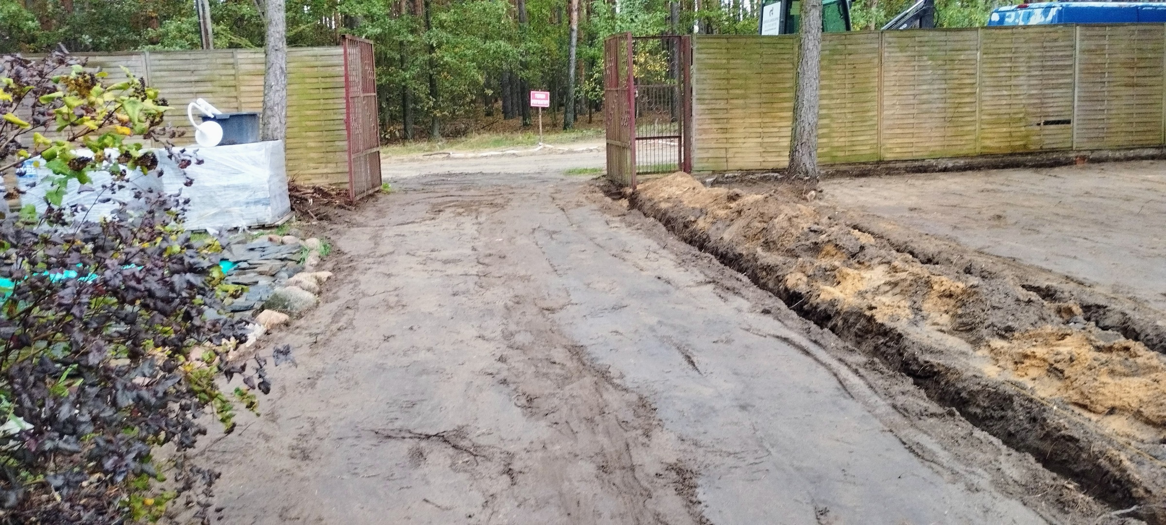 Przed realizacją Przejście i parking z kostki brukowej – Rzeczyca — Rzeczyca